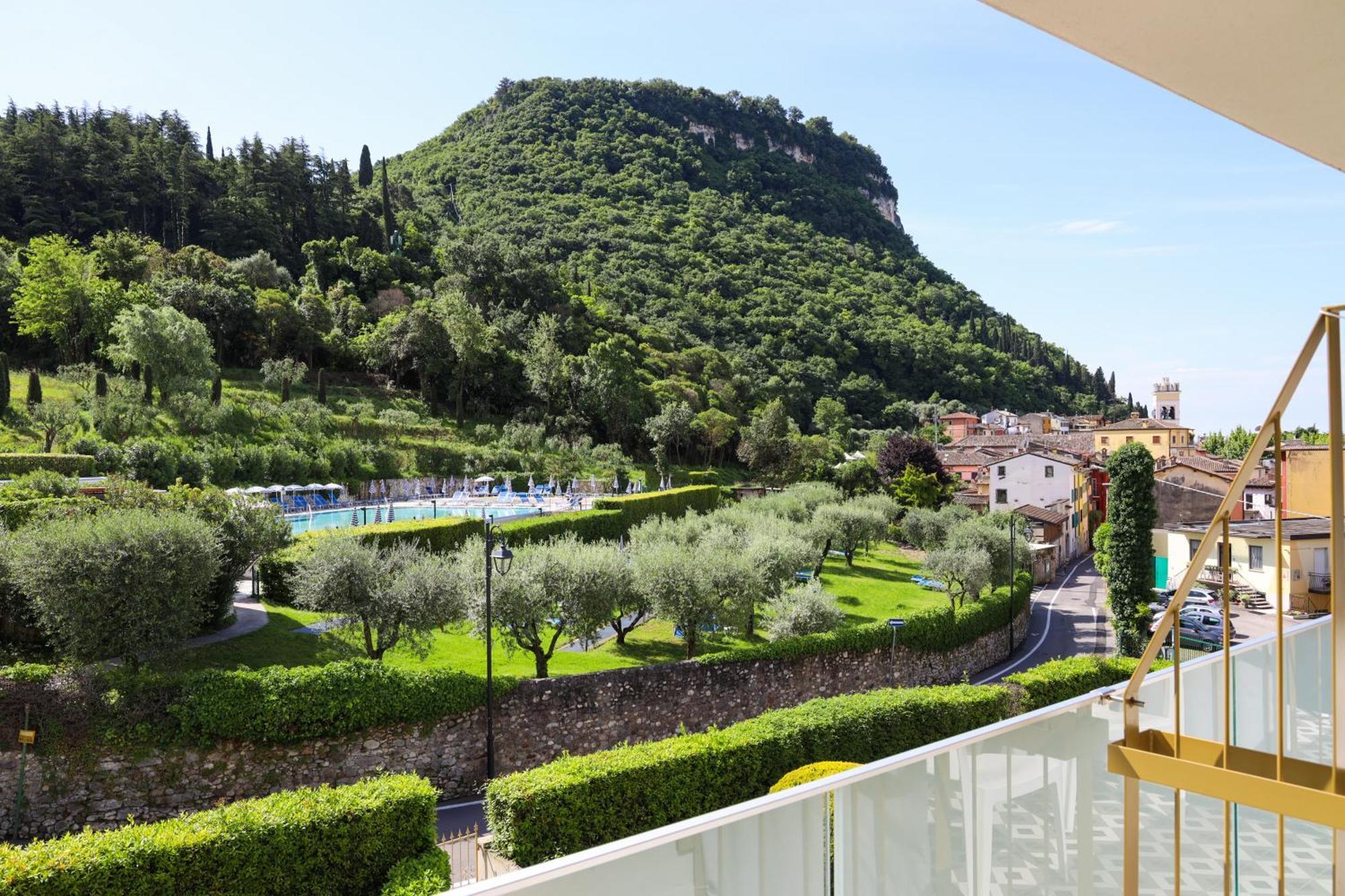 Hotel La Perla - Bike Hotel ガルダ エクステリア 写真
