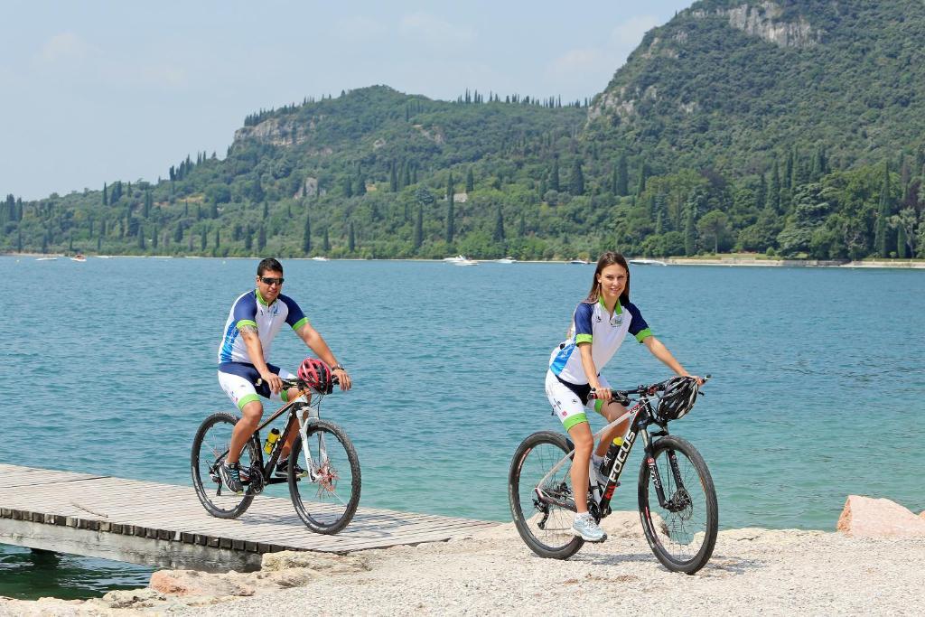 Hotel La Perla - Bike Hotel ガルダ エクステリア 写真