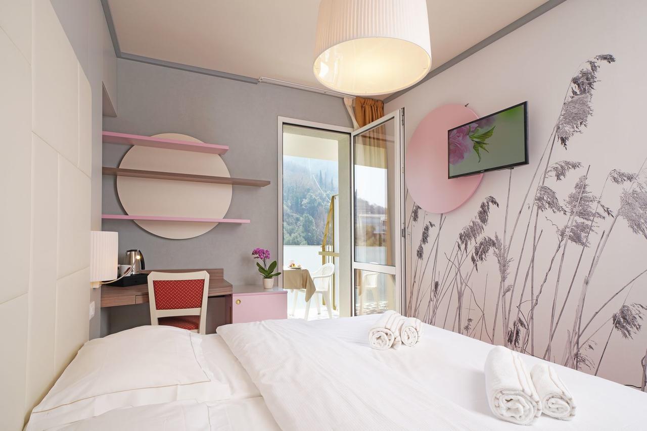 Hotel La Perla - Bike Hotel ガルダ エクステリア 写真