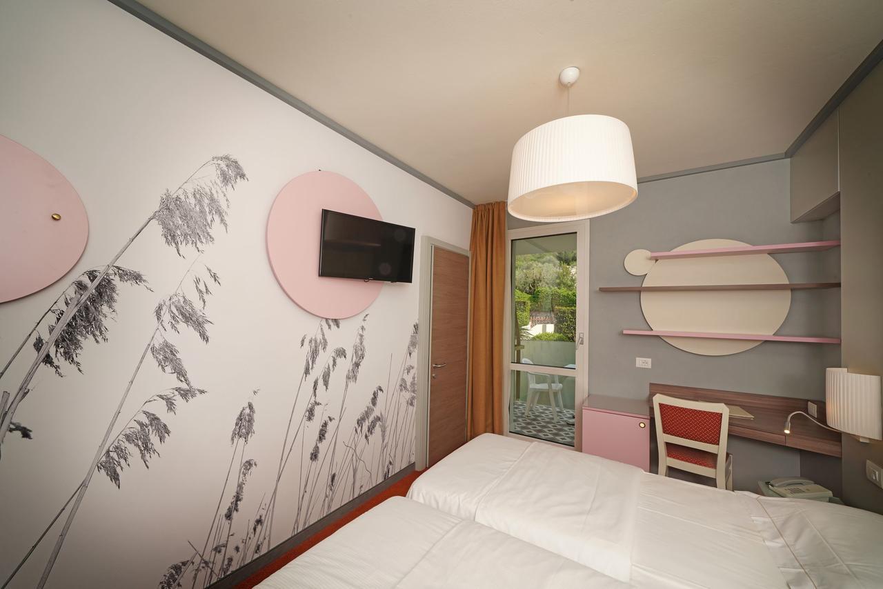 Hotel La Perla - Bike Hotel ガルダ エクステリア 写真
